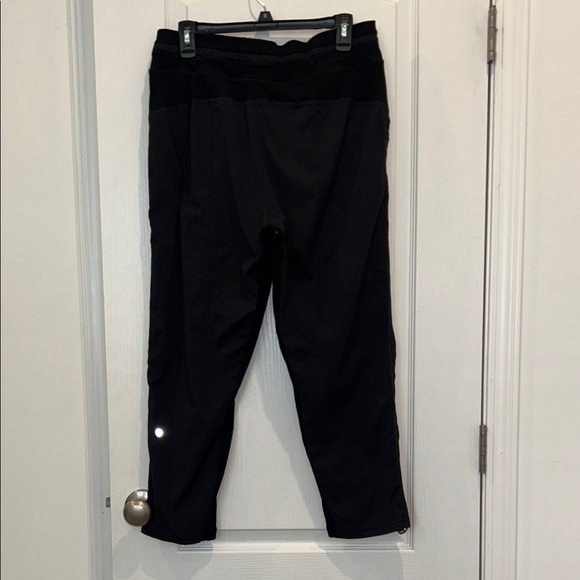 Lululemon Women’s Dance Studio Mid-Rise Crop 25", Size 10 - Picture 12 of 16
